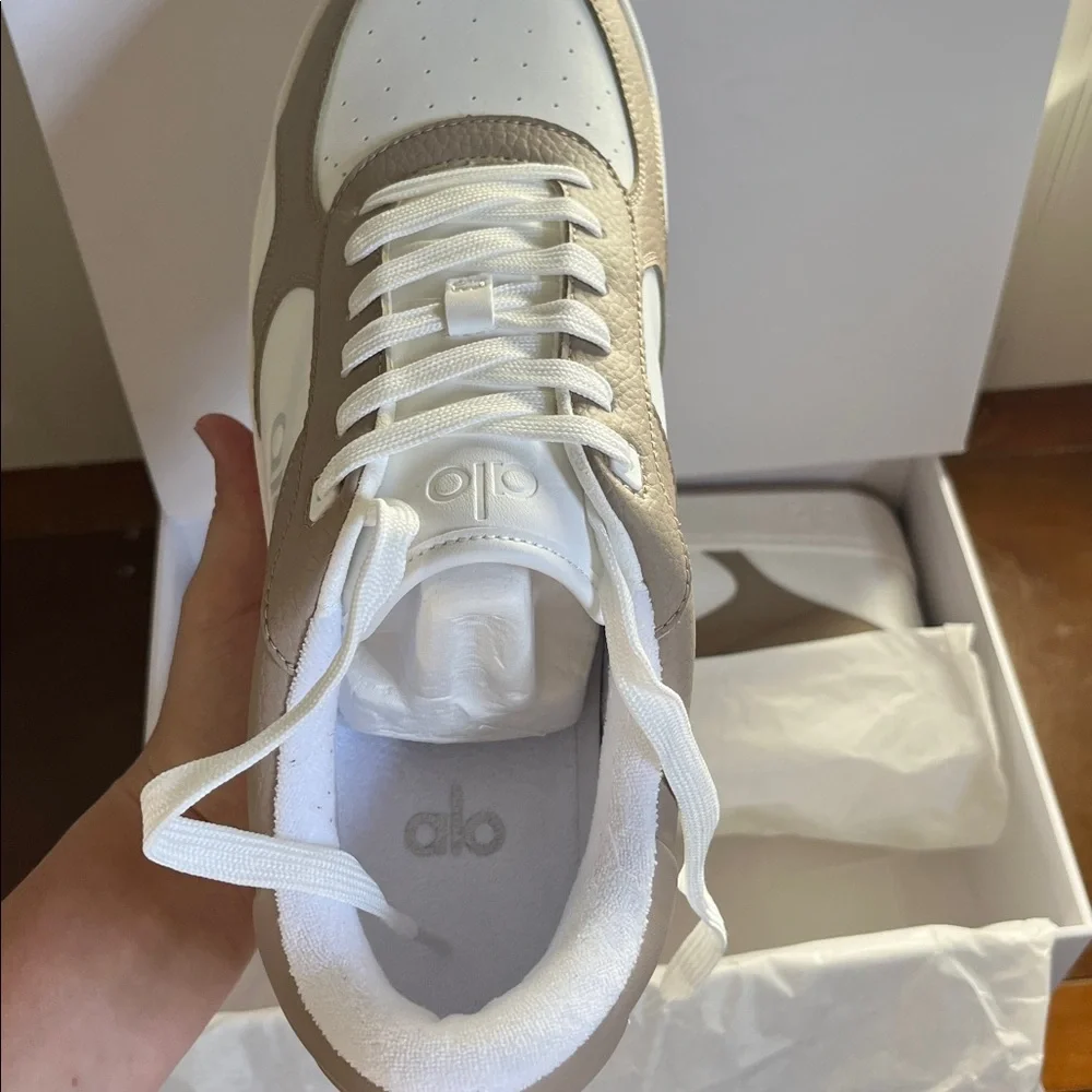 ALO Recovery Mode Sneaker Mens size 12
Women’s 13.5 unisex - Picture 5 of 9